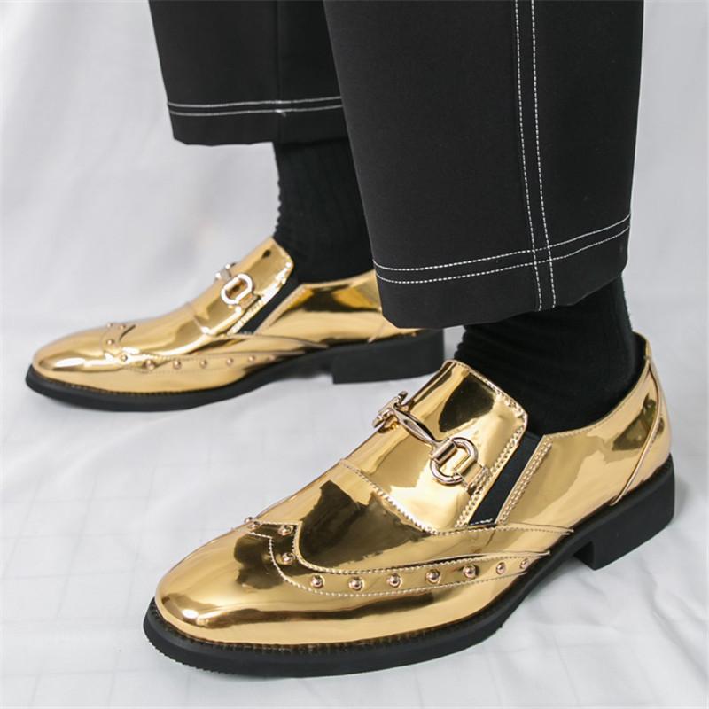Fashion New Gold Punk Rivet Loafers New Men's Pointed Metal Chain Leather Shoes Male Designer Formal Wedding Dress Homecoming Footwear