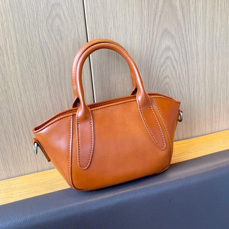 

Bag first layer oil wax cowhide high-end messenger bag spring new shell bag fashionable versatile shoulder bag 17*8*14