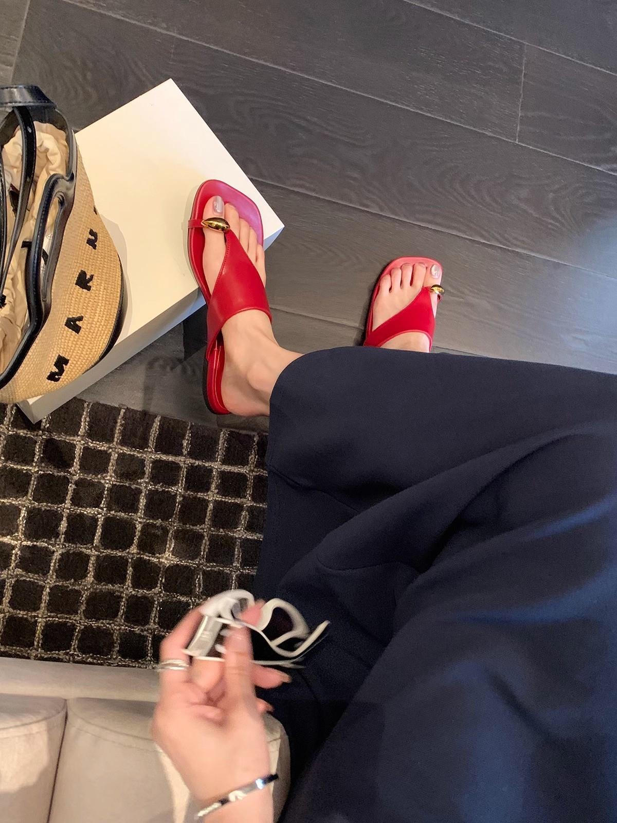 

Sheepskin version~ Small gold buckle square head cover toe holiday beach flat flip-flops shoes women s summer sandals 40 красный