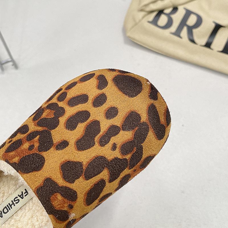 2025 Kids' Autumn/Winter Retro Cartoon Birkenstock Fur Slippers: Korean Style, Versatile & Fashionable for Outdoor Use.