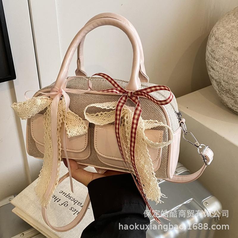 Niche design bag women's 2025 new summer versatile messenger bag foreign style casual portable commuter pillow bag