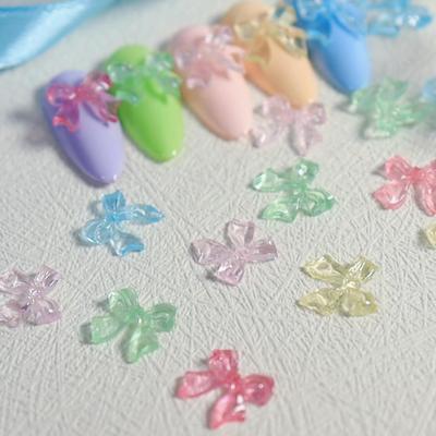 Nail art – Strass e decorazioni per unghie