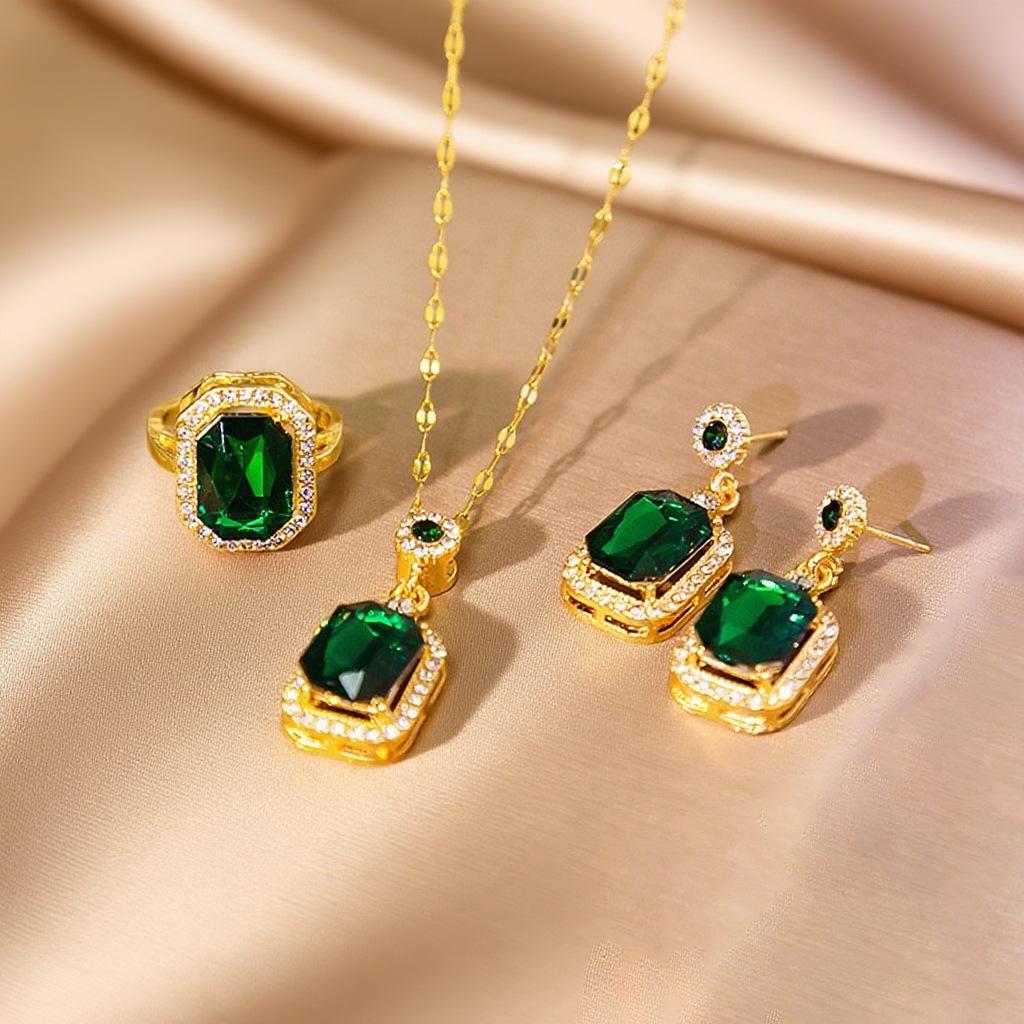 

4pcs/ Green Necklace Women s Spring/Summer Earrings Niche High-end Design Sense Clavicle Chain All-match Jewelry Set