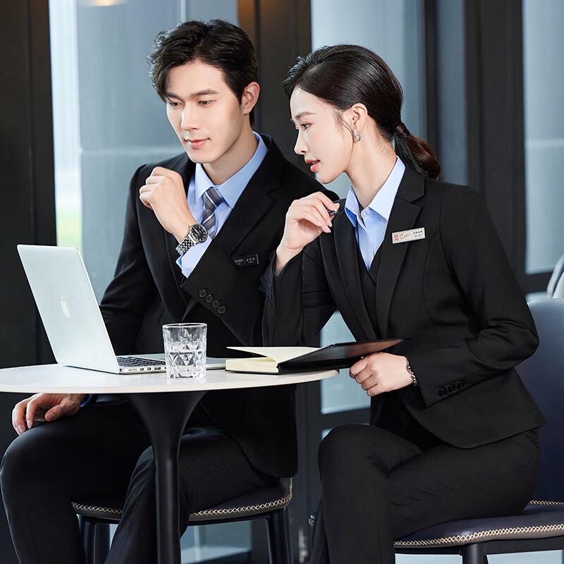 Премиальный деловой костюм Trolomann M