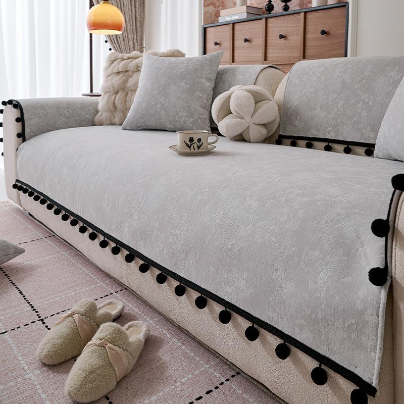 

French Sofa Cushion, High-End Sense, Universal In All Seasons, Non-Slip And Dirt-Resistant Seat Cushion New Leather Sofa Cover Cover Cloth Towel 70*70cm