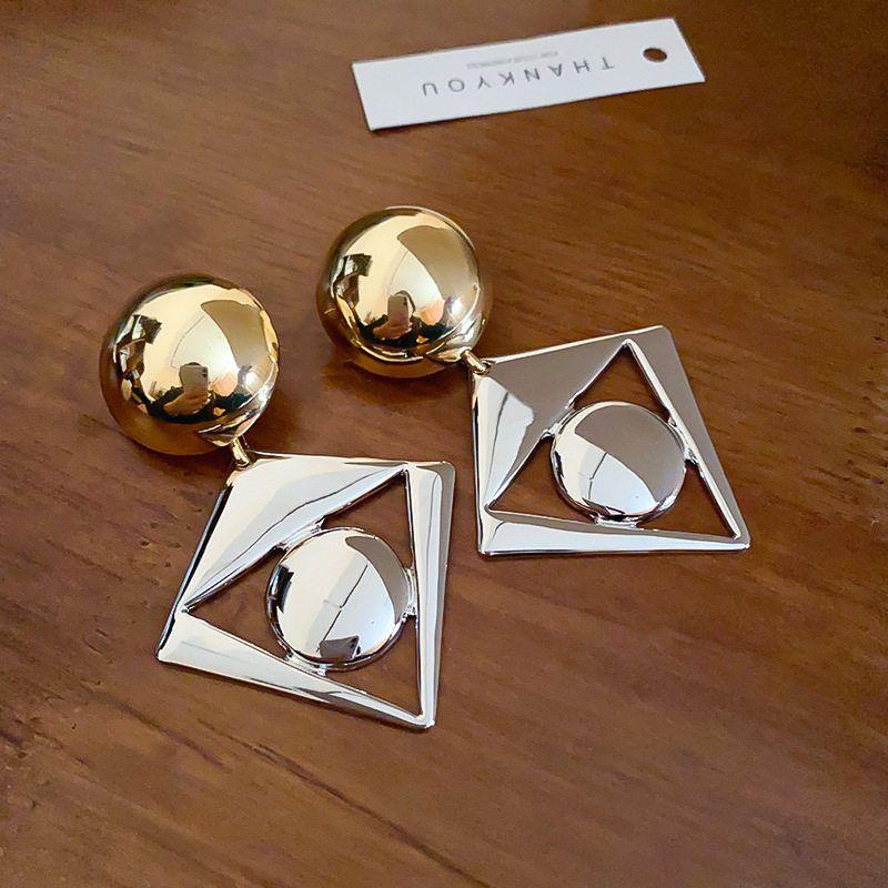 Color-Blocked Rhombus Earrings for Women, European and American Style, Exaggerated and Elegant Earrings, Fashionable and Unique High-End Earrings Silver Needle - Gold - Silver