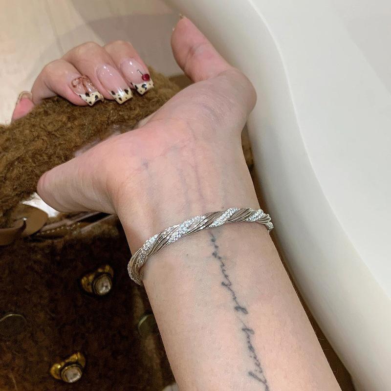 Creative Design Silver 925 Woven Spiral Bracelet Luxury Diamond Inlay Bangles for Women Exquisite Fashion Style Jewelry