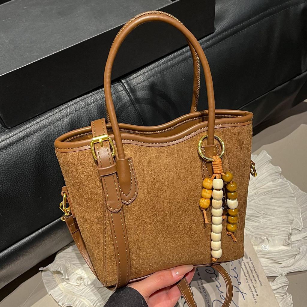 Premium Sense Portable Bucket Bag Women 2025 Autumn and Winter New Versatile Tote Bag Popular Shoulder Bag Retro Messenger Bag