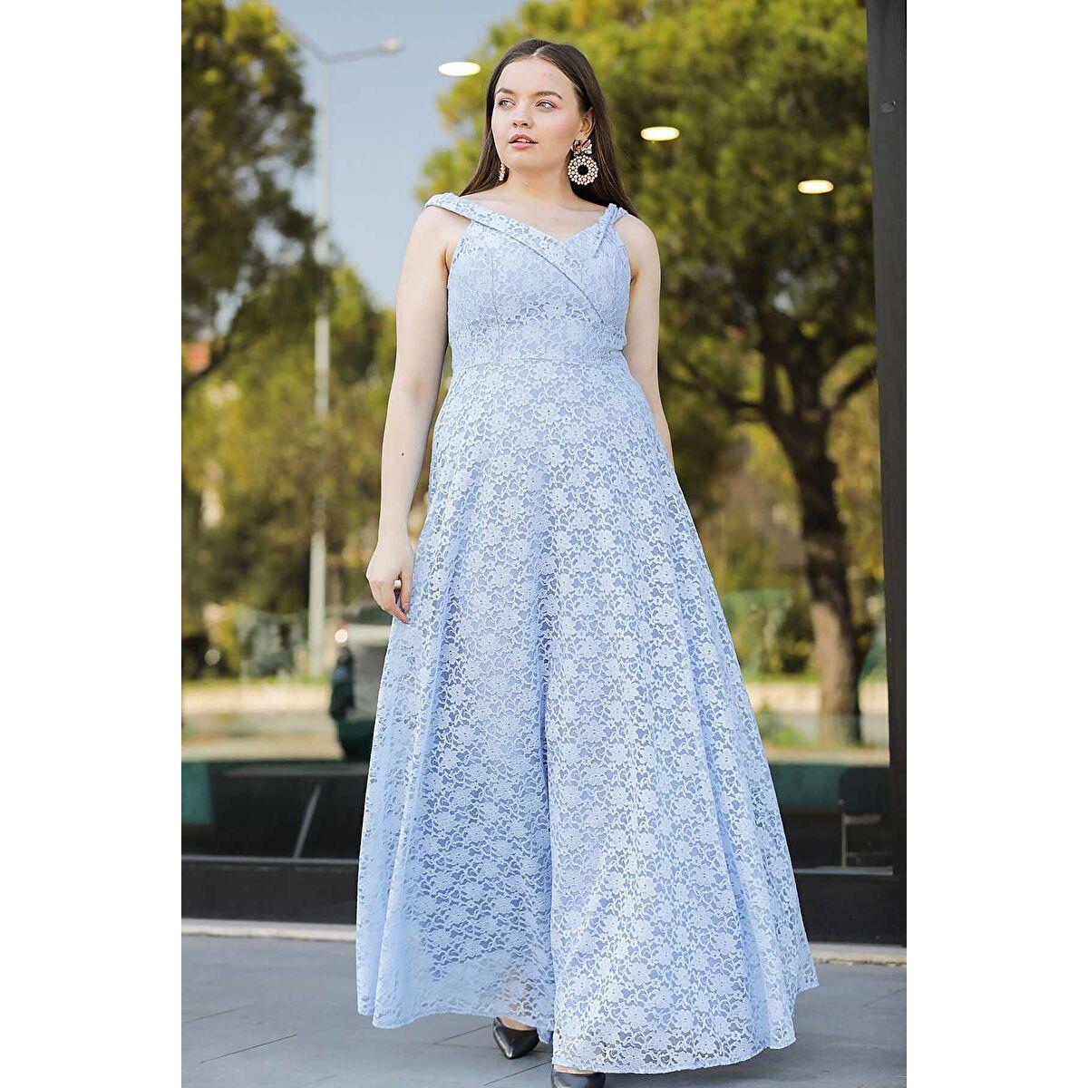 

Кружевное длинное вечернее платье с вырезом лодочкой