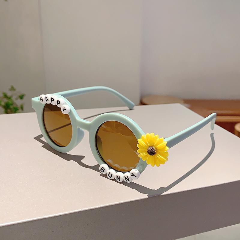

KAMMPT Cute Round Sunglasses for Children 2024 New Girl Fashion Vintage Outdoor Shades Ins Trendy Cartoon Decorative Sun Glasses as picture shows