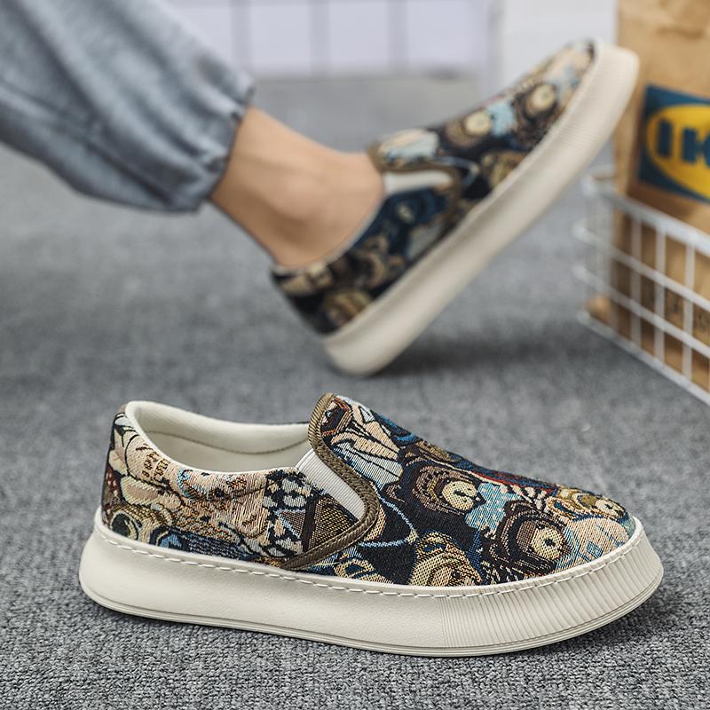 Super Light Athletic Canvas For Men Fashion Hard-Wearing Slip-On Male Footwear Breathable Casual Men  Embroidery Sneakers New