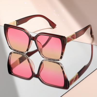 Large-framed Color-blocking Sunglasses with a High-end Design and Imitation Gemstone Embellishments Are Fashionable Sunglasses