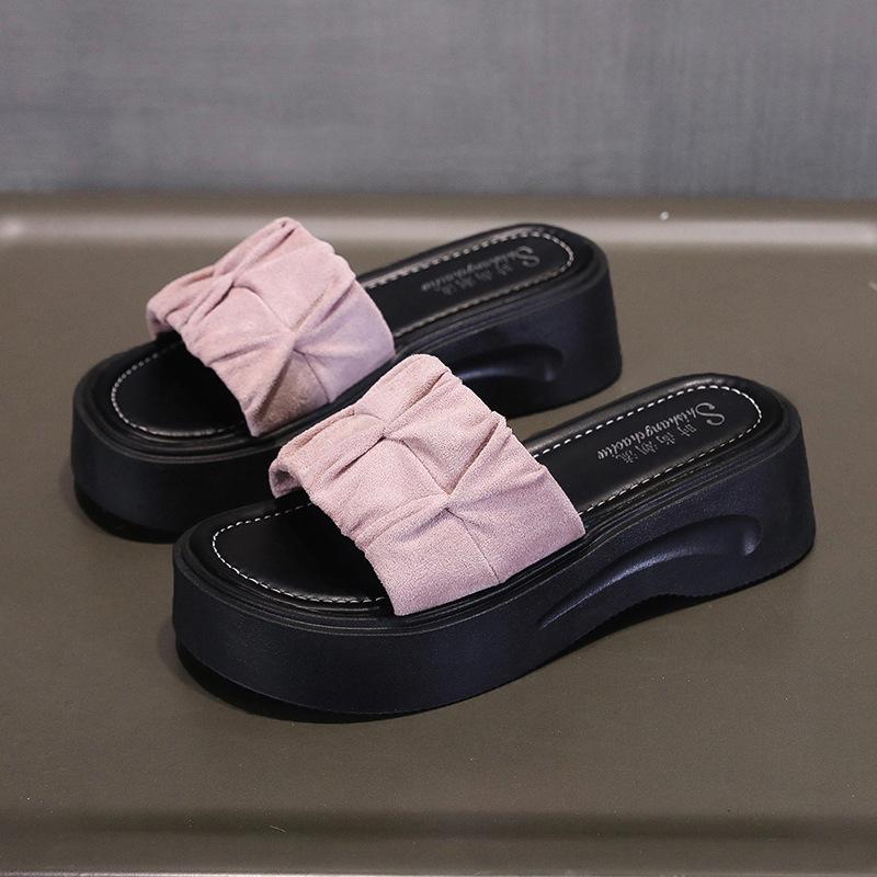 Versatile outer slippers 2025 summer new thick-bottomed muffin bottom soft-bottomed simple outer wear beach pearl cool slippers