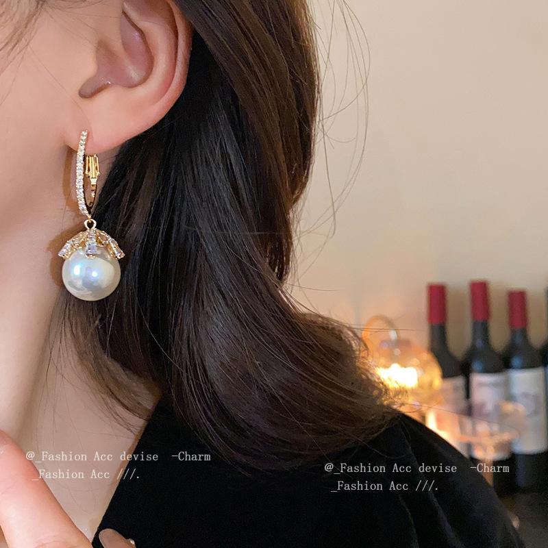 Silver Needle Pearl Diamond Flower Geometric Earrings Niche Fashion High-end Earrings Elegant Temperament Earrings Women
