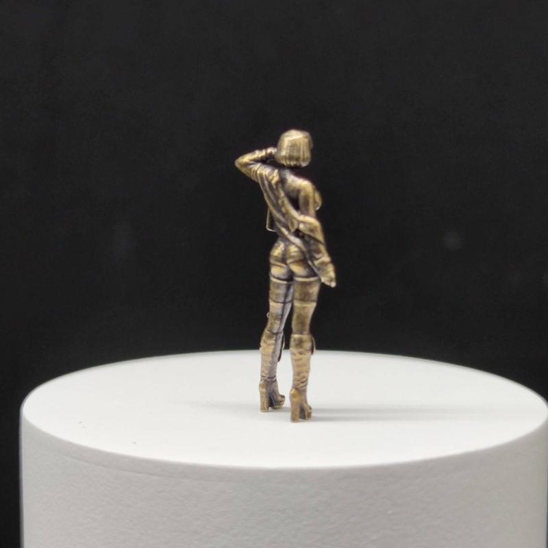 

Латунна Модернова Красуня на Високих Підборах, що Фарбується 1:Лялька-модель масштабу 1:64 Мініатюрна фігурка Модельні прикраси Сексуальна модель автомобіля one size