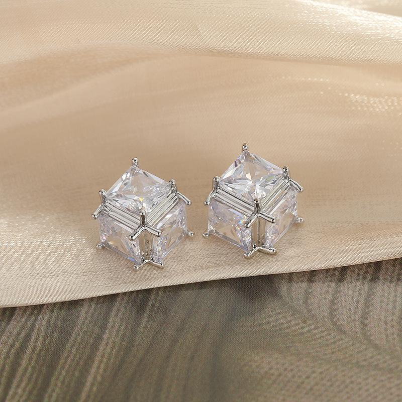 Flower Electroplated Water Droplets Small Fresh Horse Eye Zircon Earrings Silver Needle Light Luxury Bridal Stud Earrings Earrings Women Shine
