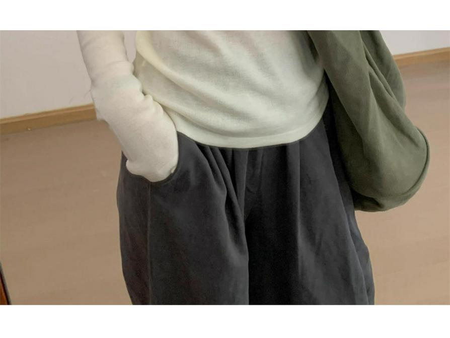 French Chic: Low Neck Knitted Tops for Women - 2025 Spring/Summer Long Sleeve Clavicle Sweater