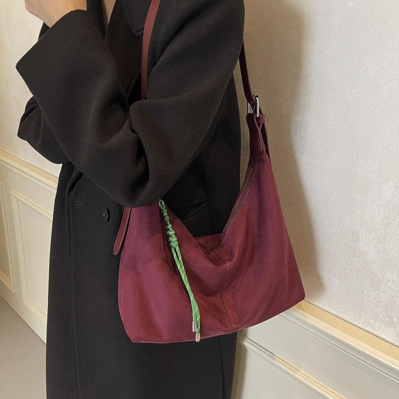 Autumn and Winter Large-capacity Commuting Shoulder Bag Women's 2025 New Retro Underarm Tote Bag Premium Sense