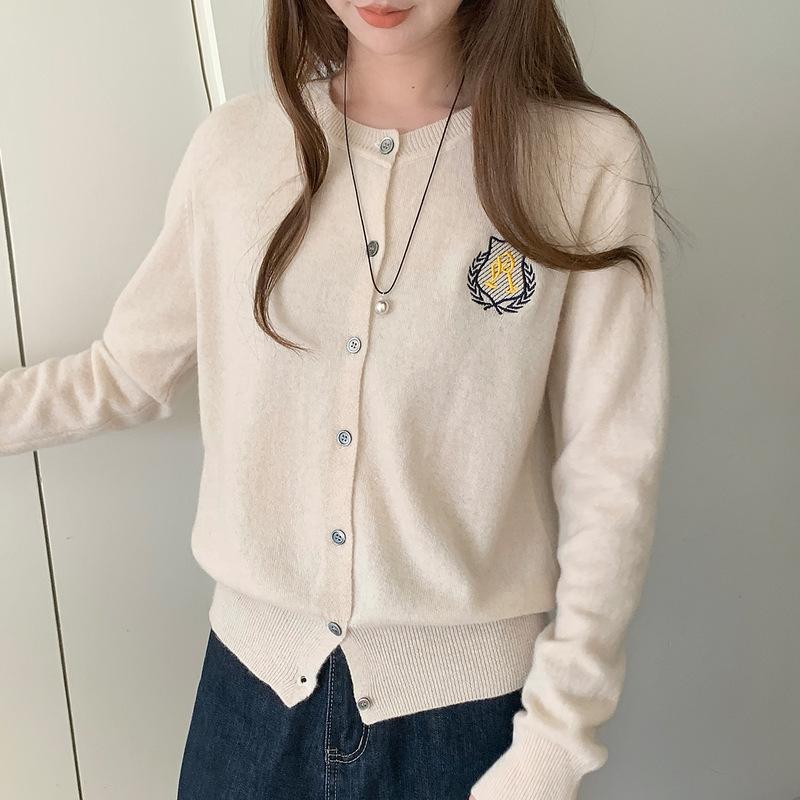 Women's Solid Color Pure Wool Cardigan with Embroidery Badge - Korean Style Round Neck Knit Outerwear for Autumn and Winter