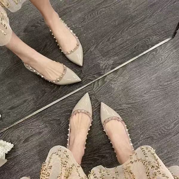Rivet patent leather temperament pointed single shoes shallow mouth spring and summer French evening breeze gentle soft bottom flat bottom ladyshoes