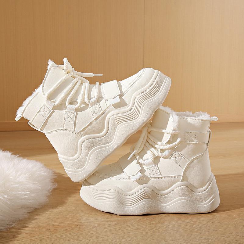 2025 winter velvet little white shoes new Korean version ins female students platform heightening sports board shoes casual M118
