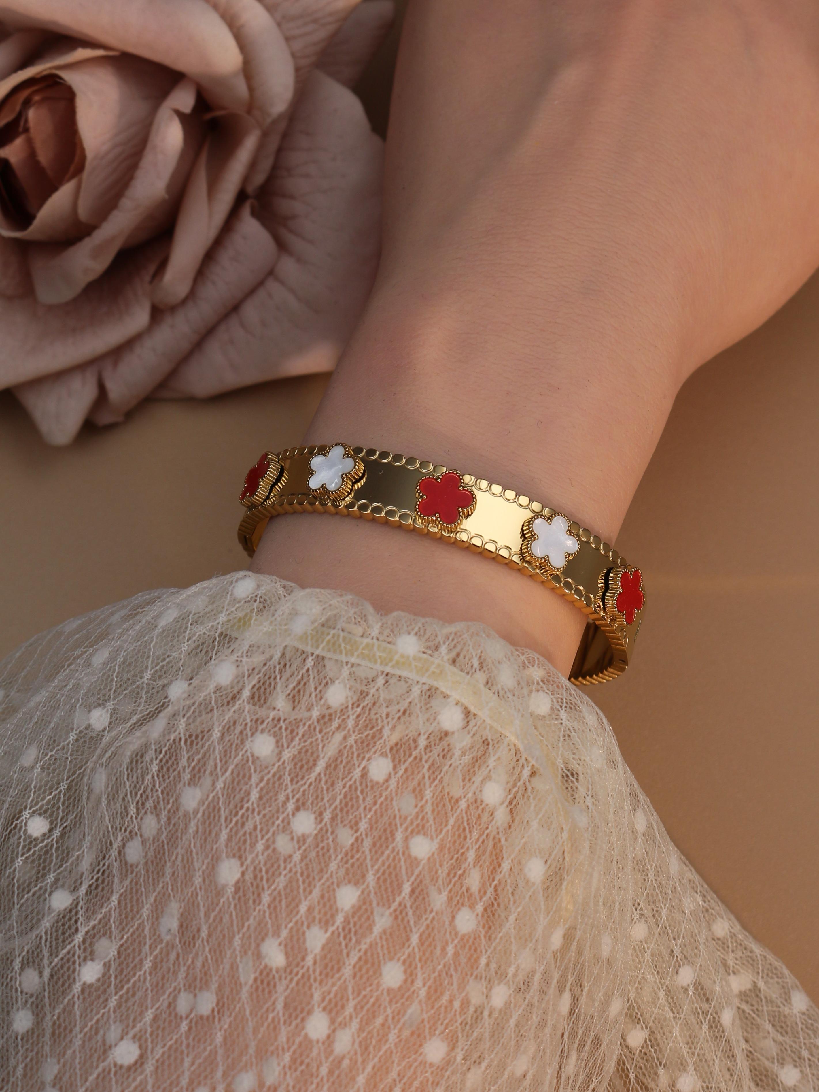 

Fashion Acrylic Flower Shape Stainless Steel Gold Color Bracelet for Women. Women s Jewellery Bangles Wedding Wholesale Gifts.