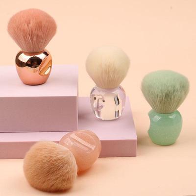Kompakter Make-up-Pinsel mit kurzem Stiel für Foundation, Rouge und Puder