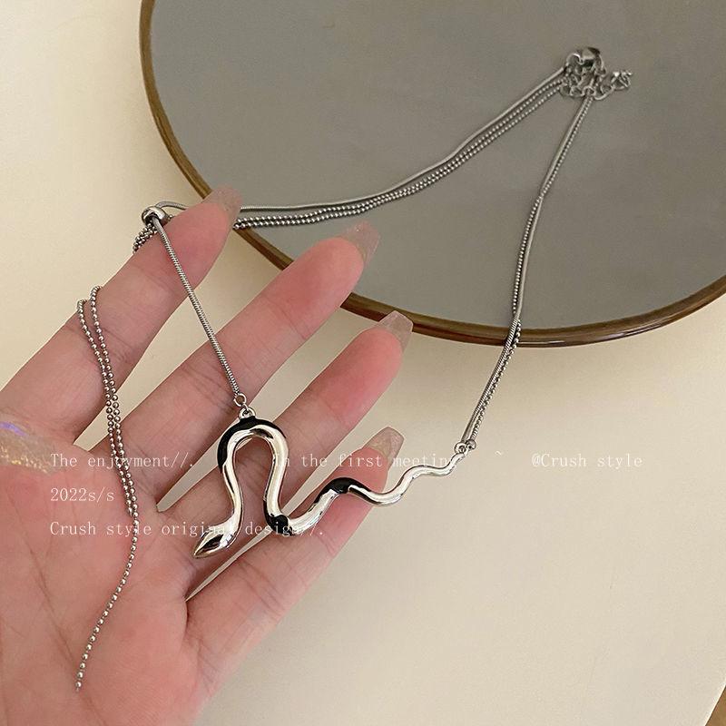 Windperlenkette Damen vielseitig Nischen-Design High-End leichter Luxus Schlüsselbein-Kette Liebesanhänger Schmuck