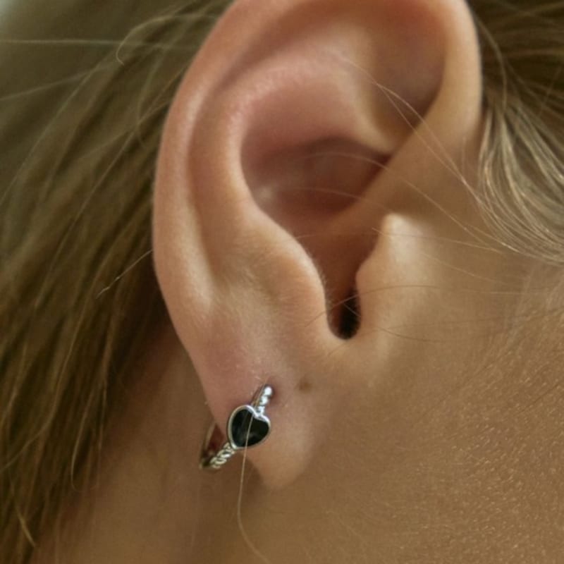 Aora BLACK HEART EARRING DW_275