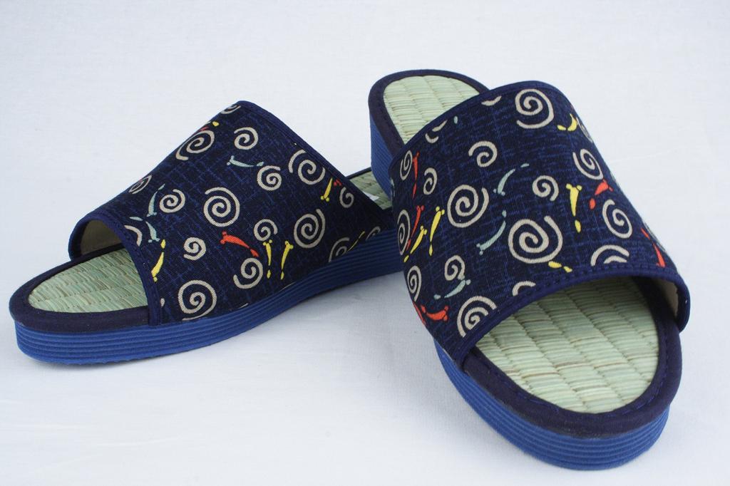 folding sandals with a Japanese Indigo-dyed Japanese-made pattern, "Friendly Medaka" (Large)