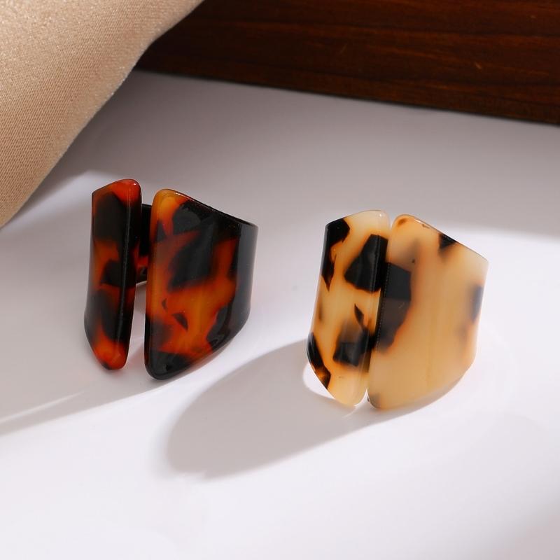 Flexible Fit Brown Leopard Pattern Acrylic Geometric Ring Lightweight Comfortable Statement Jewelry Accessory