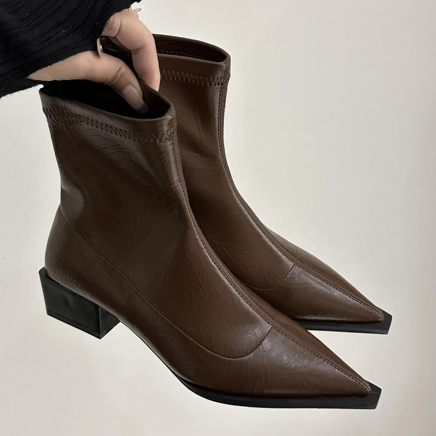 2025 Мягкая кожа Удобные Корейский стиль Женские ботильоны Стройнящие Эластичные Массивные Низкий Каблук Заостренный Носок 40 коричневый 3480₽