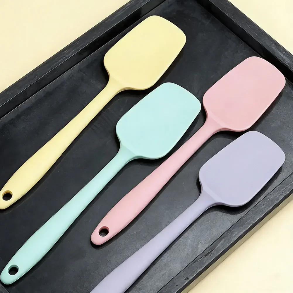 High Temp Resistant Silicone Spatula Cream Scoop Non-stick Kitchen Tool for Baking & Daily Cooking