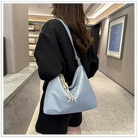 Корейская минималистичная женская сумка-тоут для поездок на работу — вместительная, модель сезона осень/зима 2025, стильная, для ношения через плечо. One Size