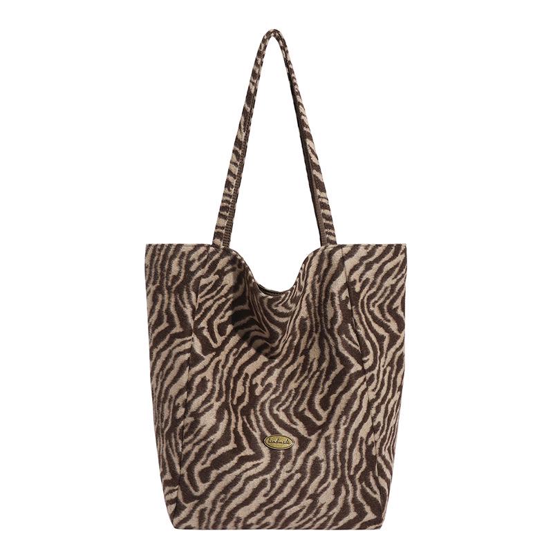 

Leopard Print Women s Crossbody Tote - Large Capacity, Double-Sided Shoulder and Commuter Bag 27*16*37 cm коричневый/зебра