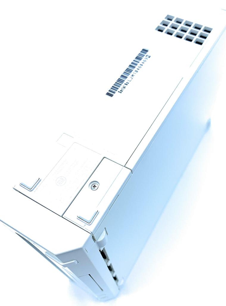 Wii console Remote (white) (includes "Wii Jacket") (RVL-S-WD) [Manufacturer discontinued]