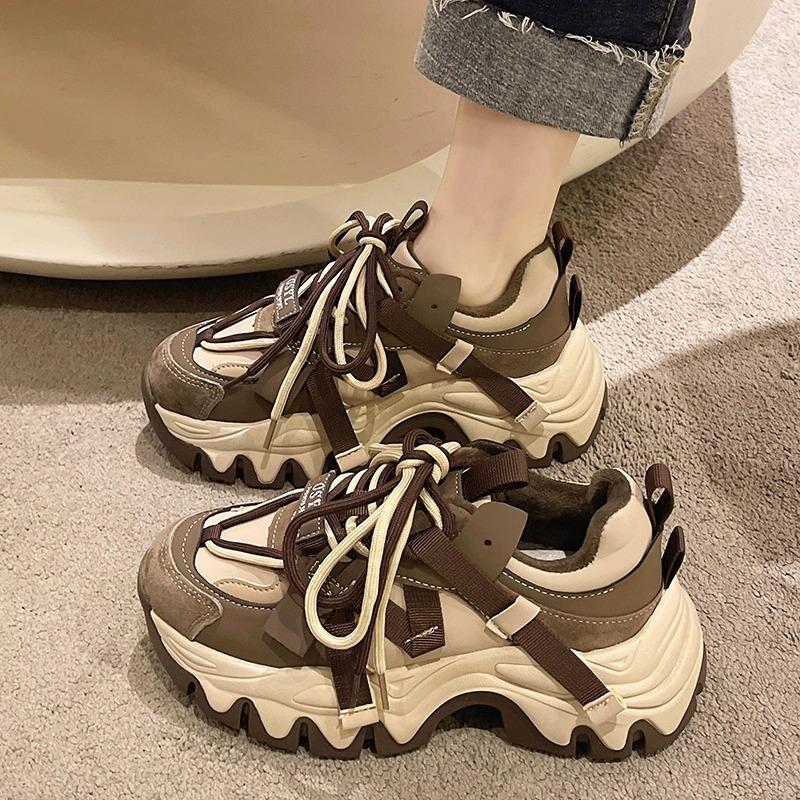 Fleece Frito Sapatos de Plataforma de Rua Dad Shoes Outono e Inverno Novos Sapatos Casuais Versáteis para Estudantes Tênis Femininos de Couro Antiderrapante