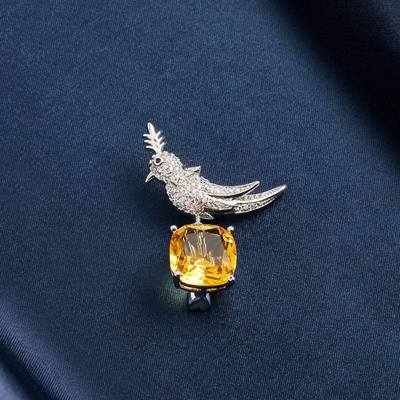 

Модная высококачественная имитация хрустальной птицы брошь женская нишевая легкая роскошная высококлассная антибликовая булавка изысканные аксессуары для костюма