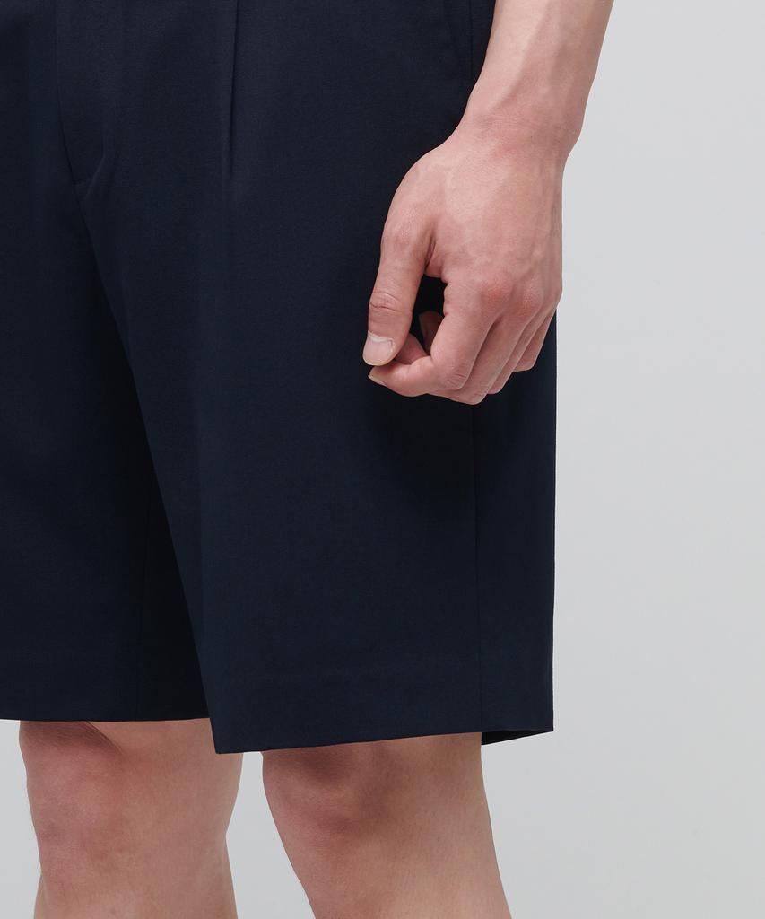 MUSINSA STANDARD Lightweight Hidden Banding Half Slacks [Navy]