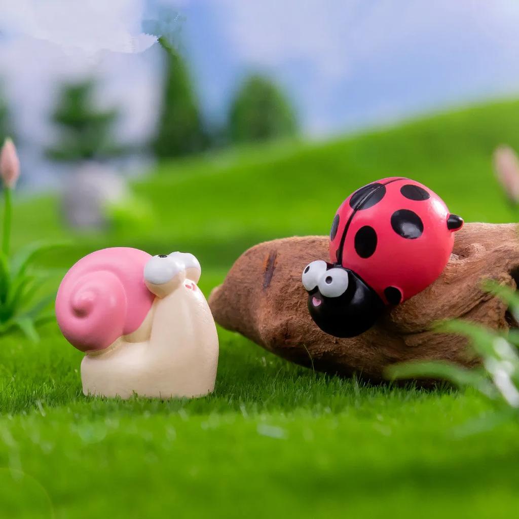 Figurines Miniatures Cute Cartoon Caterpillar Snail Insect Micro Landscape Ornaments For Home Decorations DIY Gardening Decor