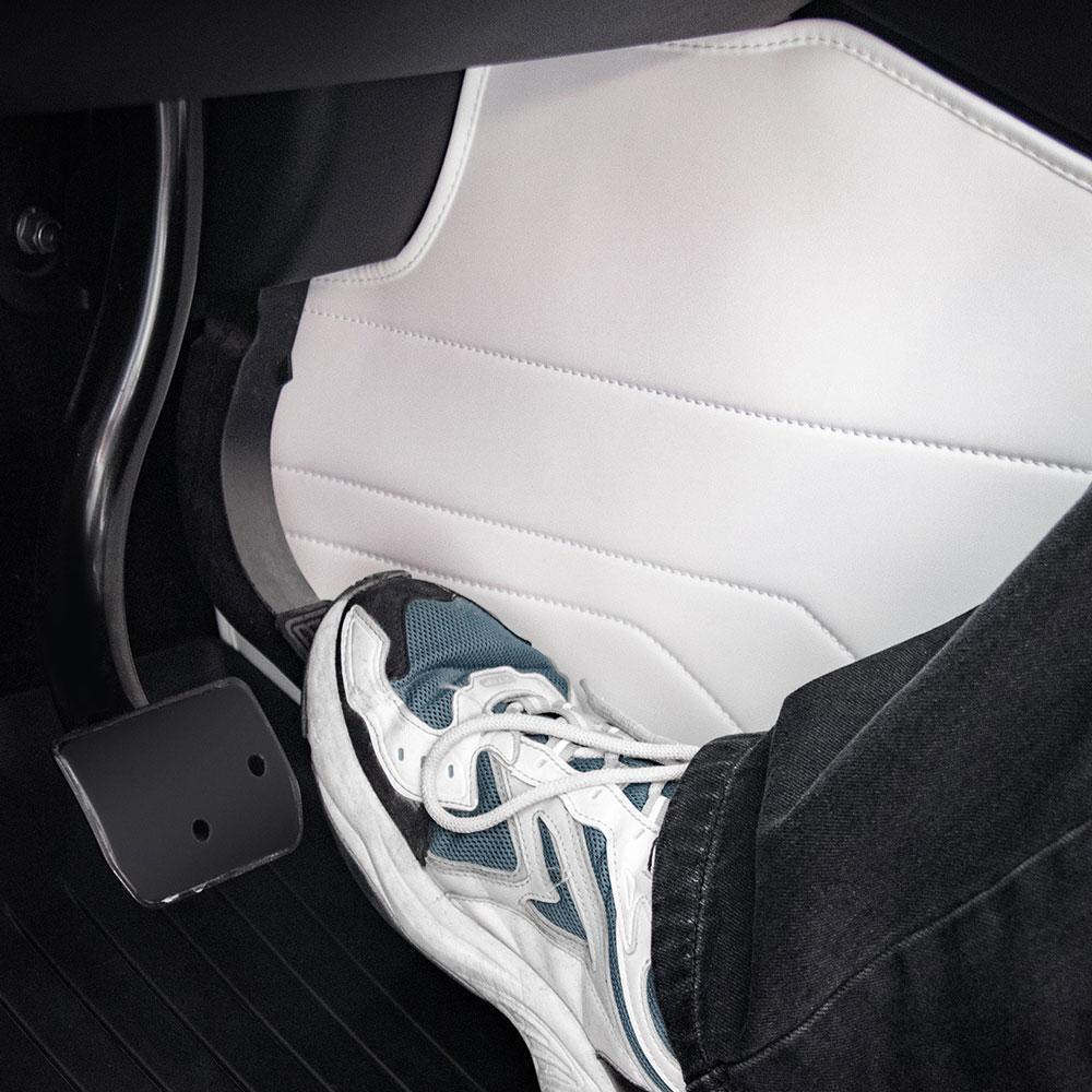 2026 For Tesla Model Y Juniper Nappa leather Side Defense Kick Pad Model 3 Highland Central Control Protective Foot Pad Interior