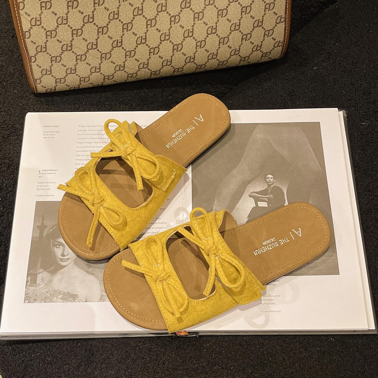 

French fashion retro Mary Jane slippers 2025 new light mouth round head sweet bow gentle wind half slippers 40