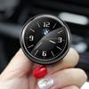 Montre à Quartz Lumineuse en Alliage de Voiture Résistante à l'Usure et aux Dommages Heure Montre Électronique Mode Voiture
