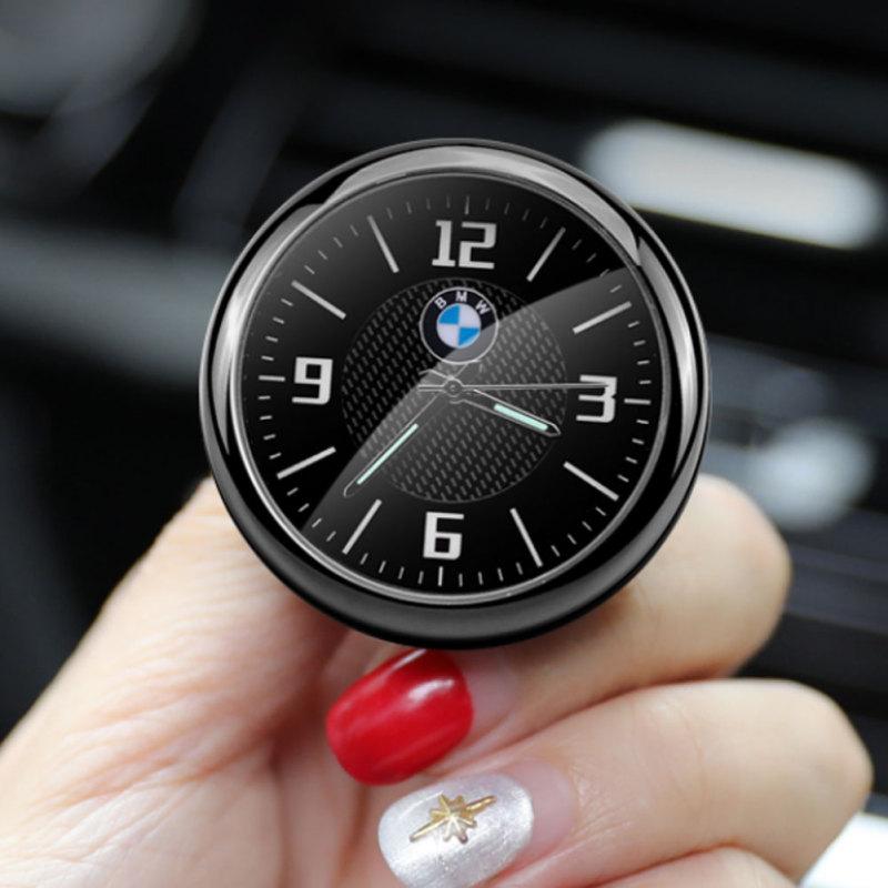 Montre à Quartz Lumineuse en Alliage de Voiture Résistante à l'Usure et aux Dommages Heure Montre Électronique Mode Voiture