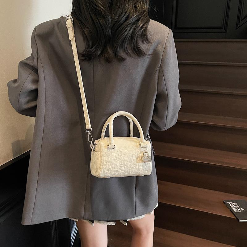 Solid Color Portable Women's New Fashionable Versatile Shoulder Messenger Bag