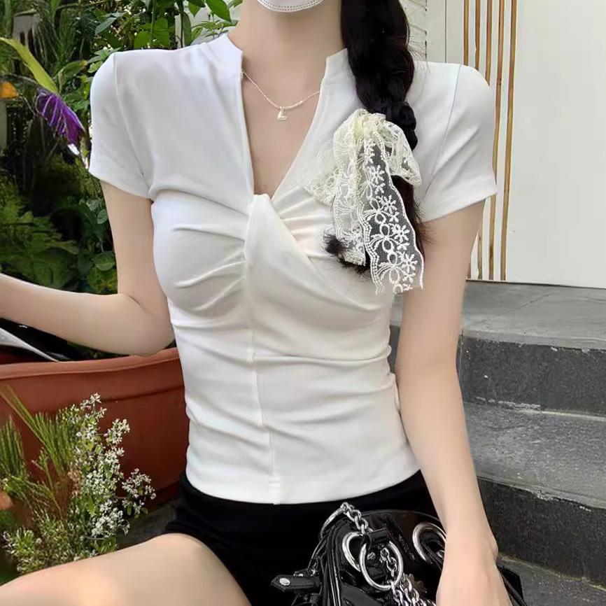 Korean version ins temperament pure desire short-sleeved T-shirt women's summer new slim-fit V-neck design pleated bottoming shirt top