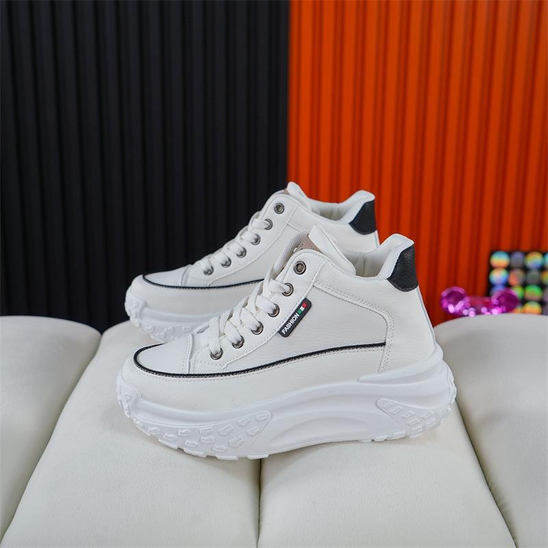 Scarpe alte bianche autunno nuove per studentesse, scarpe sportive e per il tempo libero con suola spessa che aumentano l'altezza