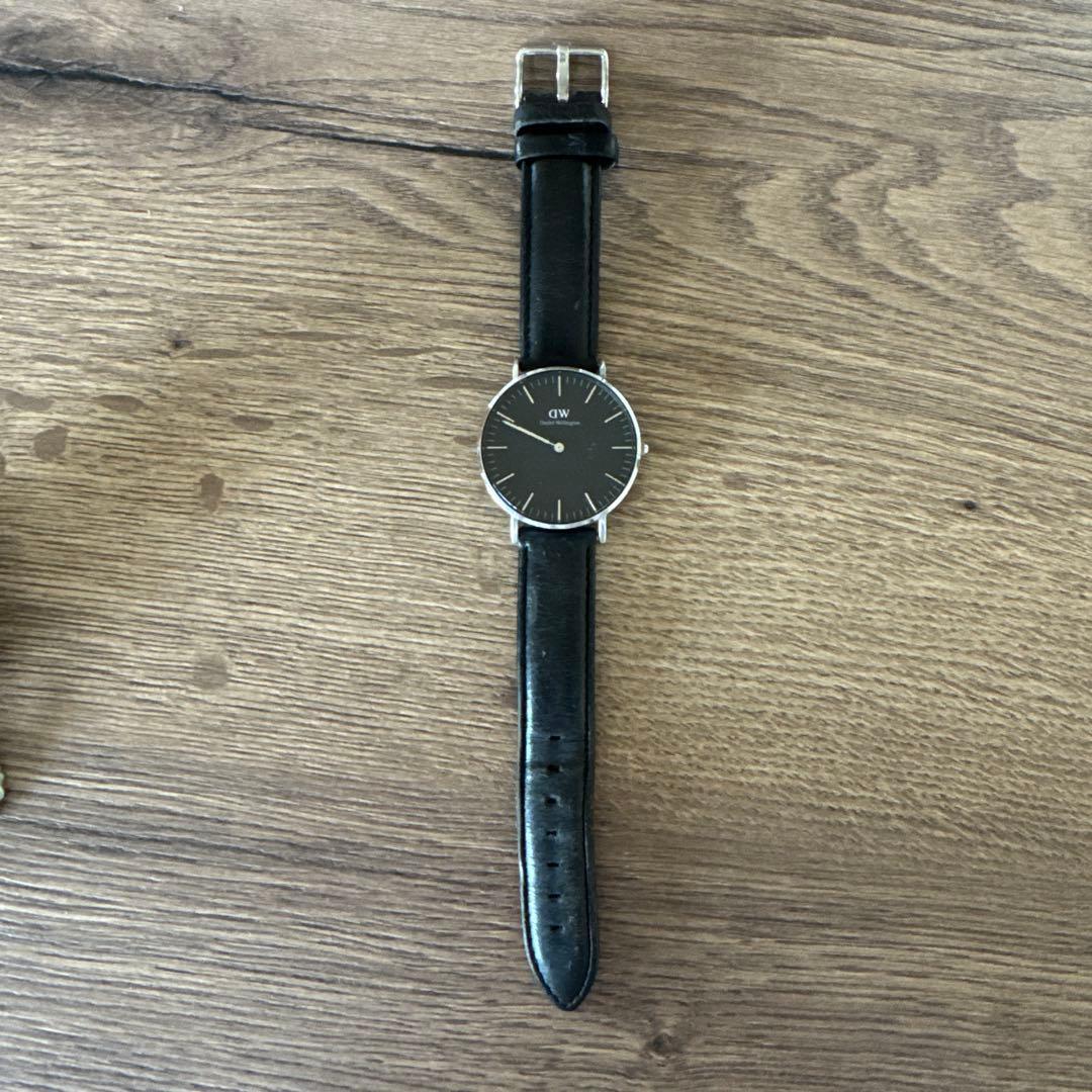 Подержанные часы Daniel Wellington DW001001