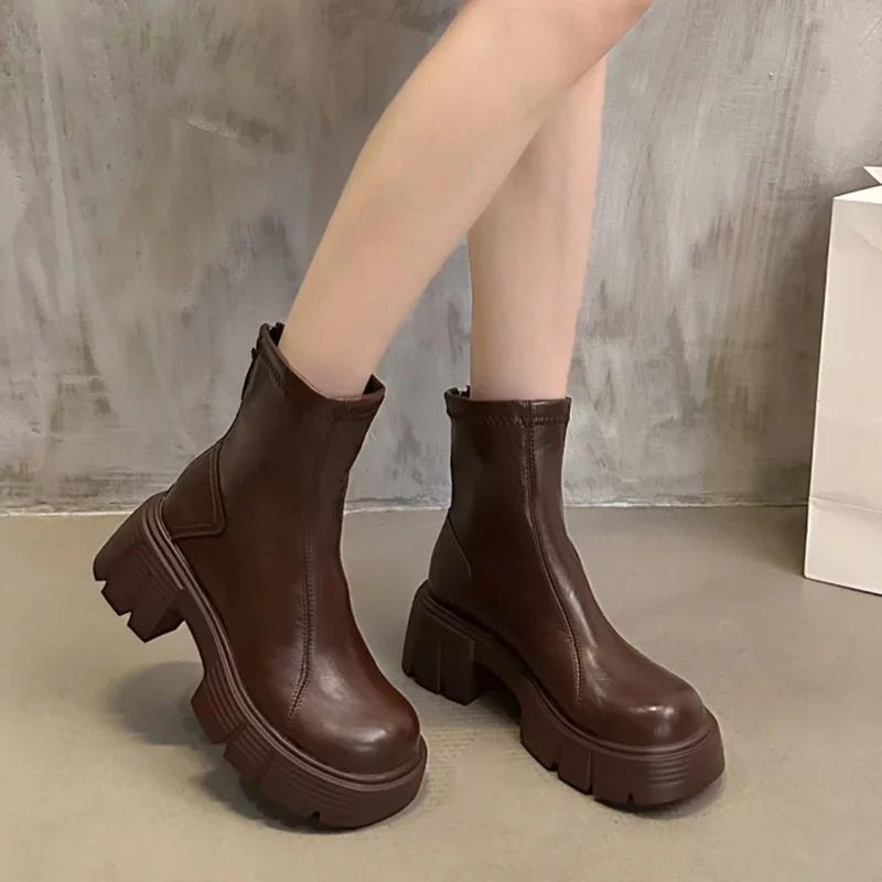 Plataforma Botines de Tobillo para Mujer Tacones Medios Gruesos Cuero Zapatos de Moda Tendencia 2025 Invierno Clásico Bomba Gótica Motocicleta Botas De Mujer