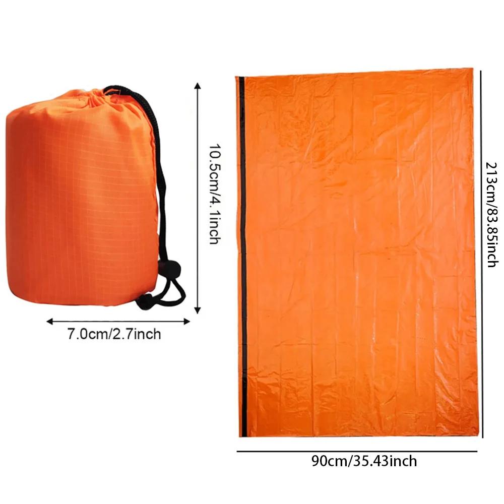Features: Waterproof: The Outer Layer of the Sleeping Bag Is Made of Waterproof Material, Which Can Effectively Prevent Rainwate